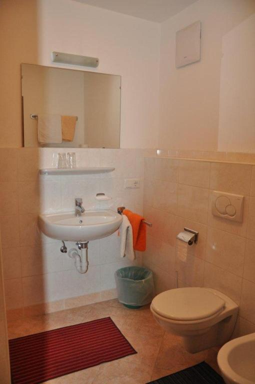Burgfrieden Otel Vipiteno Oda fotoğraf
